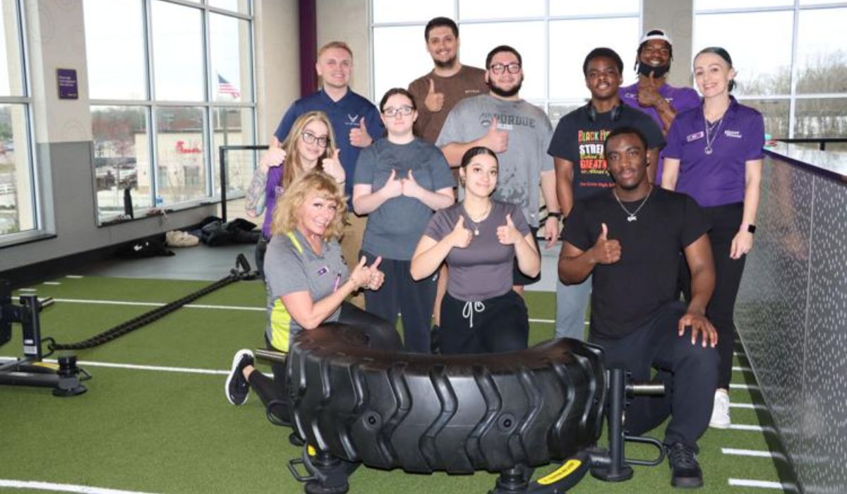 Civil Air Patrol Cadets Train with Trainer at Vineland’s Planet Fitness