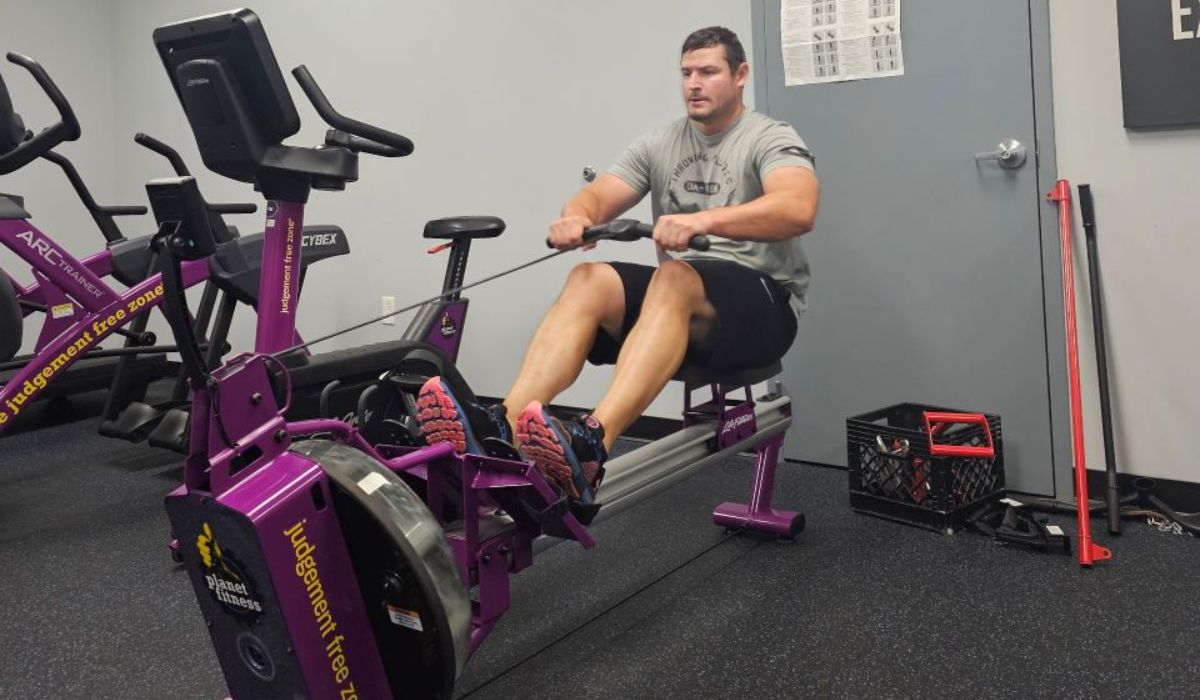 Planet Fitness Donates Equipment to Tega Cay Police Department